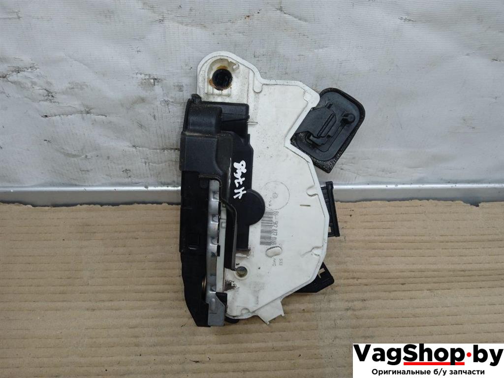 замок двери передней правой Volkswagen Golf 6 поколение 2011, 2.0 л., TDi, CFF, дизель, МКПП, серебро, хетчбэк 5 дв., передний привод, 5K2837016B - фото №1