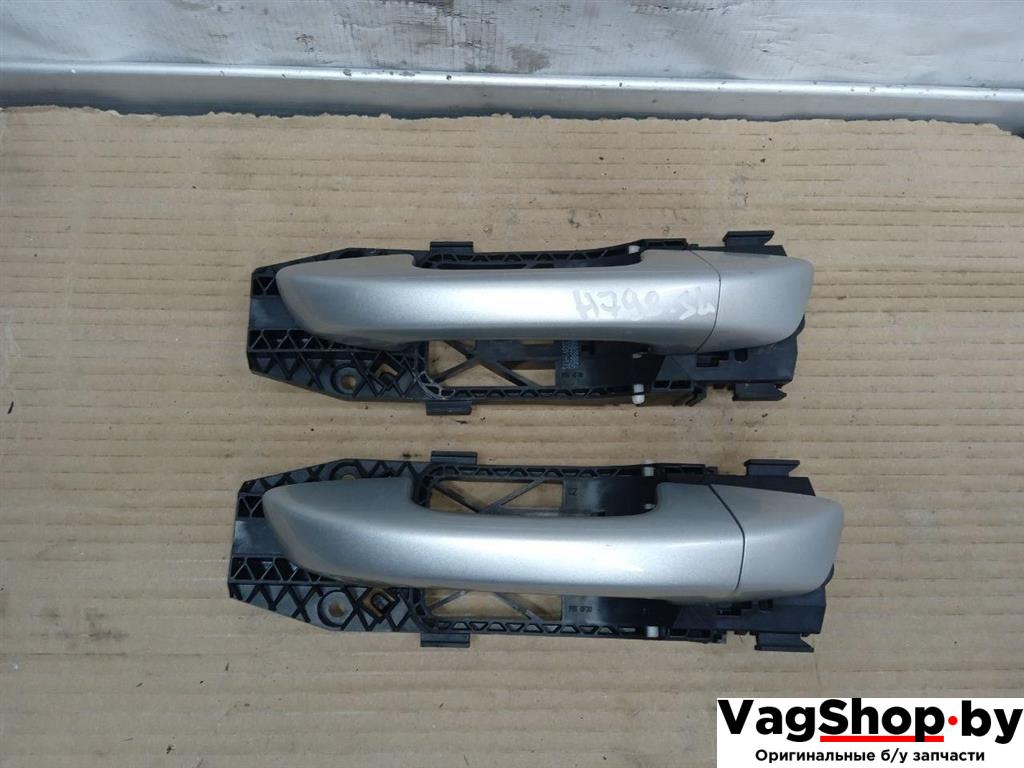 ручка наружная задняя левая Volkswagen Golf 6 поколение 2011, 2.0 л., TDi, CFF, дизель, МКПП, серебро, хетчбэк 5 дв., передний привод, 5N0839885H - фото №1