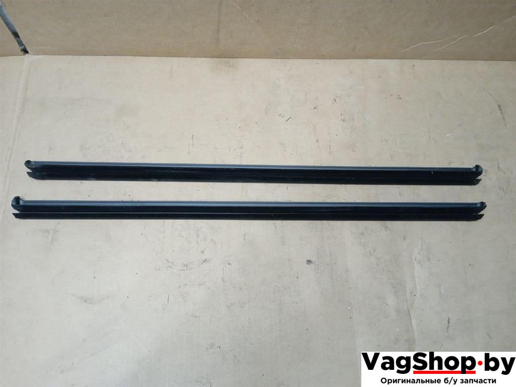 уплотнитель Volkswagen Golf 6 поколение 2011, 2.0 л., TDi, CFF, дизель, МКПП, серебро, хетчбэк 5 дв., передний привод, 5K4837479B, 5K4837480B - фото №1