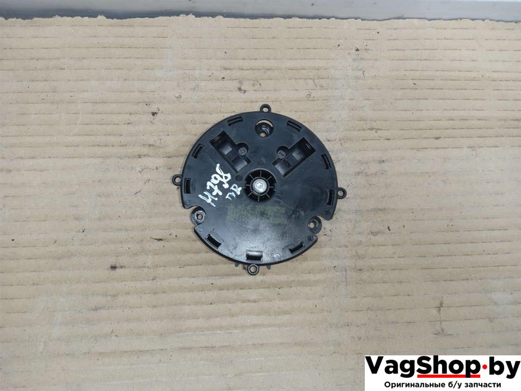 электромоторчик зеркала наружнего Volkswagen Golf 6 поколение 2011, 2.0 л., TDi, CFF, дизель, МКПП, серебро, хетчбэк 5 дв., передний привод, 3D0959578B - фото №1