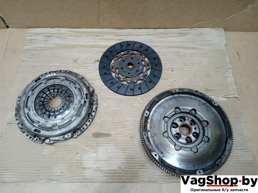 маховик Volkswagen Golf 6 поколение 2011, 2.0 л., TDi, CFF, дизель, МКПП, серебро, хетчбэк 5 дв., передний привод, 03L105266CC - фото №1