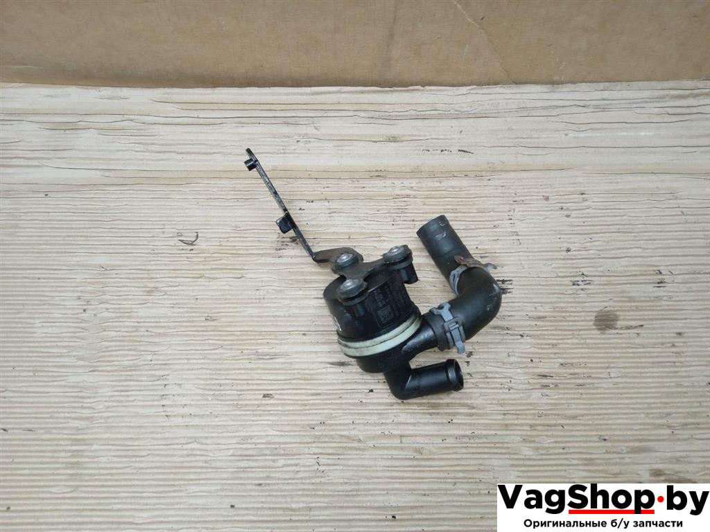 насос антифриза дополнительный Volkswagen Golf 6 поколение 2011, 2.0 л., TDi, CFF, дизель, МКПП, серебро, хетчбэк 5 дв., передний привод, 5N0965561A - фото №1