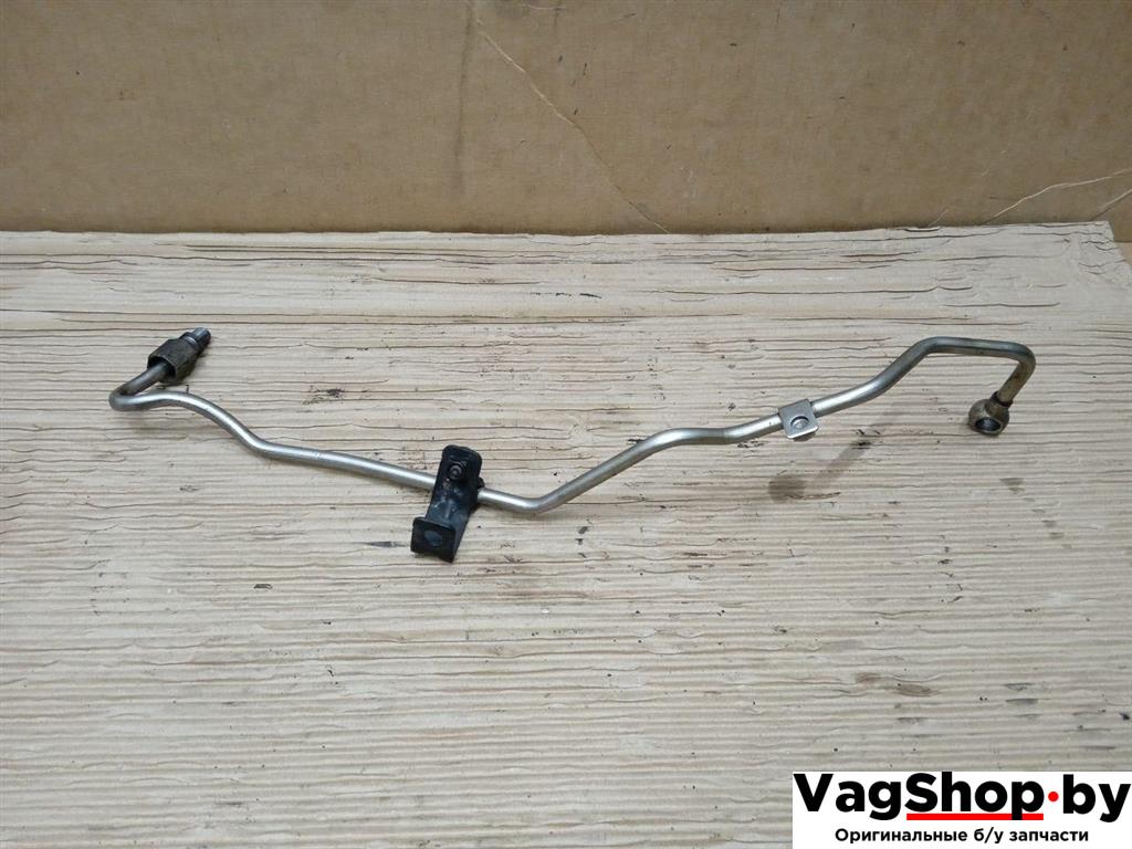 масляная трубка турбины Volkswagen Golf 6 поколение 2011, 2.0 л., TDi, CFF, дизель, МКПП, серебро, хетчбэк 5 дв., передний привод, 03L145771N - фото №1