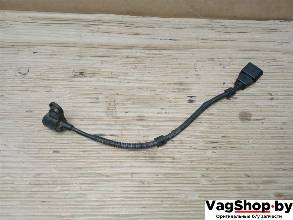 датчик распредвала Volkswagen Golf 6 поколение 2011, 2.0 л., TDi, CFF, дизель, МКПП, серебро, хетчбэк 5 дв., передний привод, 03L907601 - фото №1