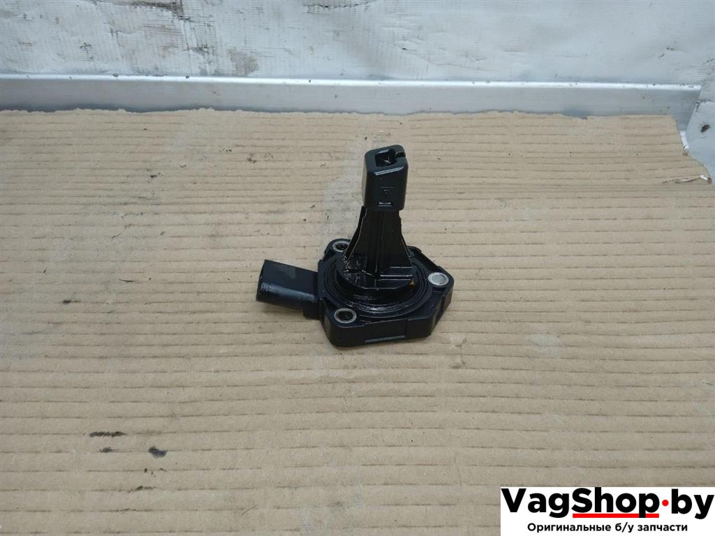 датчик уровня масла Volkswagen Golf 6 поколение 2011, 2.0 л., TDi, CFF, дизель, МКПП, серебро, хетчбэк 5 дв., передний привод, 03C907660G - фото №1