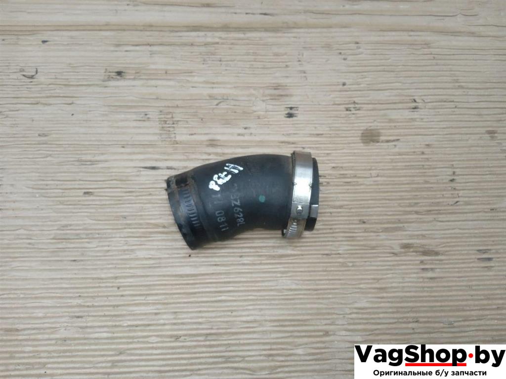 патрубок интеркулера Volkswagen Golf 6 поколение 2011, 2.0 л., TDi, CFF, дизель, МКПП, серебро, хетчбэк 5 дв., передний привод, 5N0145828E - фото №1