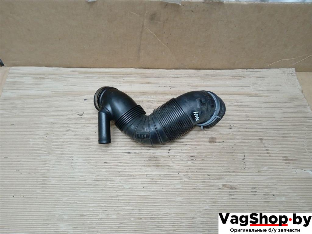 патрубок воздушного фильтра Volkswagen Golf 6 поколение 2011, 2.0 л., TDi, CFF, дизель, МКПП, серебро, хетчбэк 5 дв., передний привод, 3C0129654P - фото №1