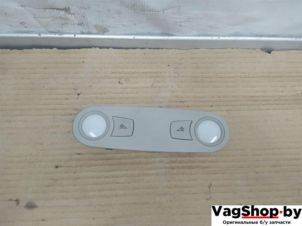 фонарь салона (плафон) Audi Q5 8R 2011, 2.0 л., TDi, CJC, дизель, МКПП, серебро, внедорожник 5 дв., полный привод, 8T0947111A - фото №1