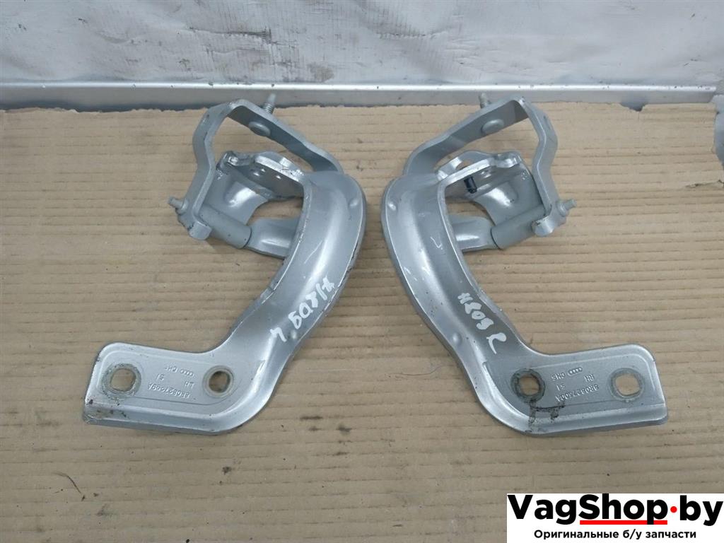 петля крышки багажника Audi Q5 8R 2011, 2.0 л., TDi, CJC, дизель, МКПП, серебро, внедорожник 5 дв., полный привод, 8R0827299A, 8R0827300A - фото №1