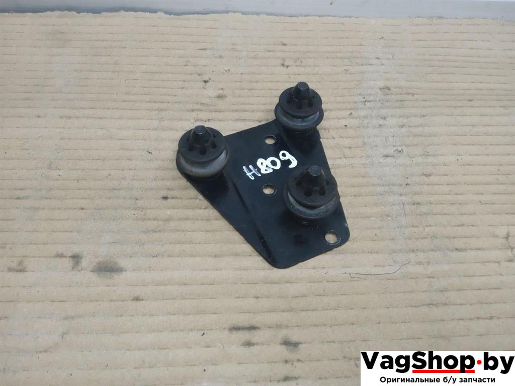 Крепление блока ABS Audi Q5 8R 2011, 2.0 л., TDi, CJC, дизель, МКПП, серебро, внедорожник 5 дв., полный привод, 8K0614235B - фото №1