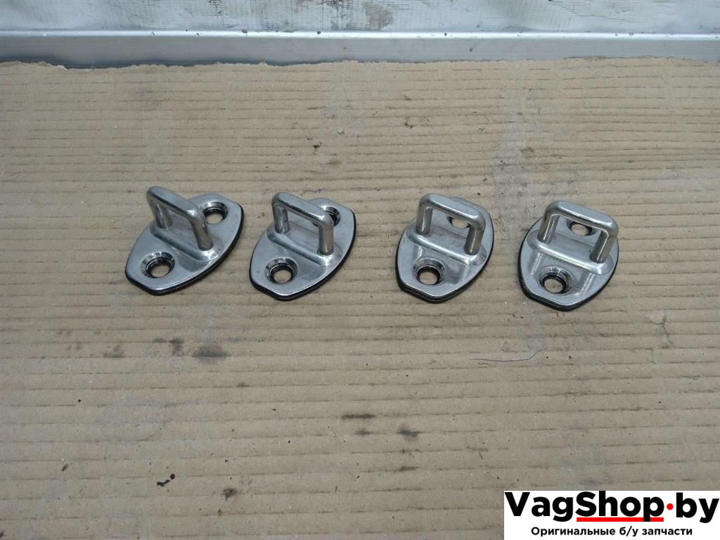 ответная часть (скоба) замка двери Audi Q5 8R 2011, 2.0 л., TDi, CJC, дизель, МКПП, серебро, внедорожник 5 дв., полный привод, 8T0837033 - фото №1