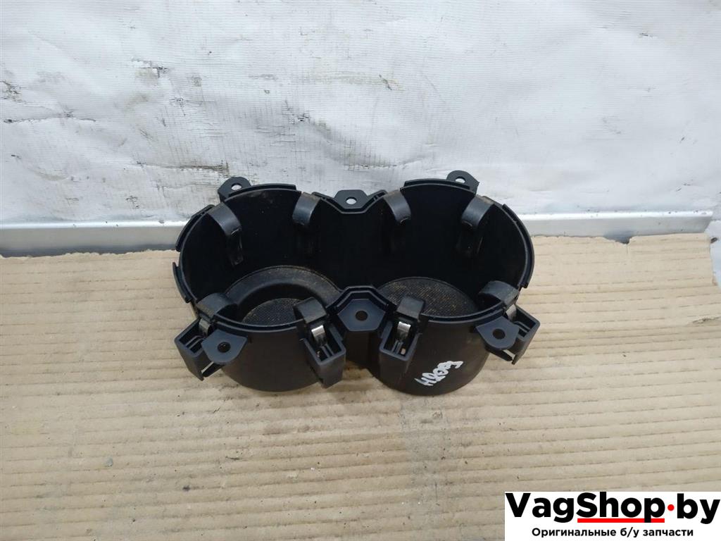 подстаканник Audi Q5 8R 2011, 2.0 л., TDi, CJC, дизель, МКПП, серебро, внедорожник 5 дв., полный привод, 8R0862533 - фото №1