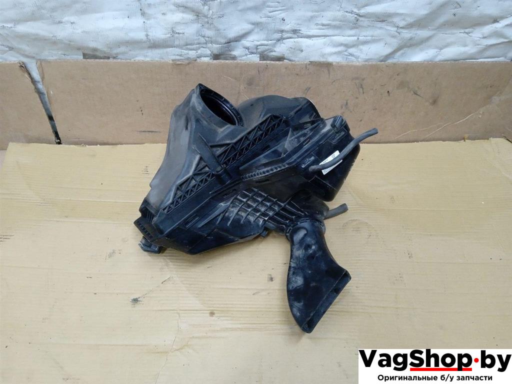 корпус воздушного фильтра Audi Q5 8R 2011, 2.0 л., TDi, CJC, дизель, МКПП, серебро, внедорожник 5 дв., полный привод, 8K0133835AR, 8K0133837BF - фото №1