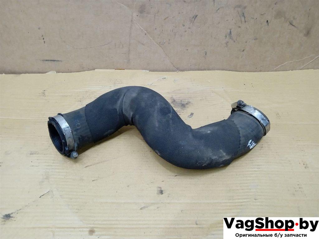 патрубок интеркулера Audi Q5 8R 2011, 2.0 л., TDi, CJC, дизель, МКПП, серебро, внедорожник 5 дв., полный привод, 8R0145737N - фото №1