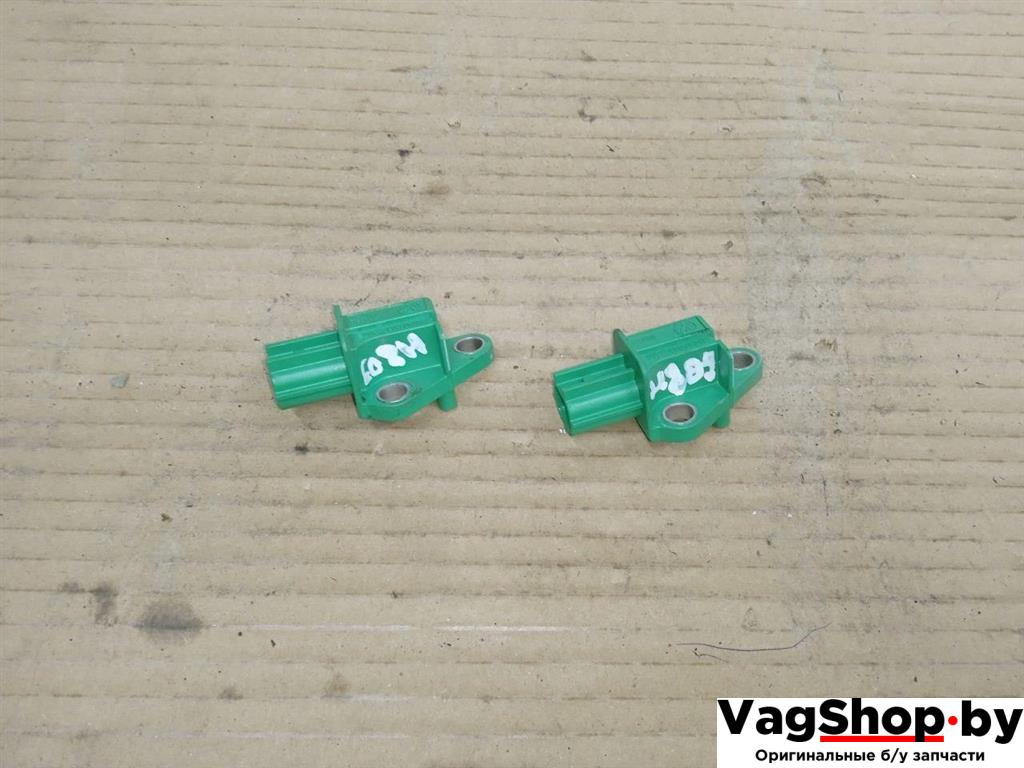 датчик удара Audi Q5 8R 2011, 2.0 л., TDi, CJC, дизель, МКПП, серебро, внедорожник 5 дв., полный привод, 1K0909606C - фото №1