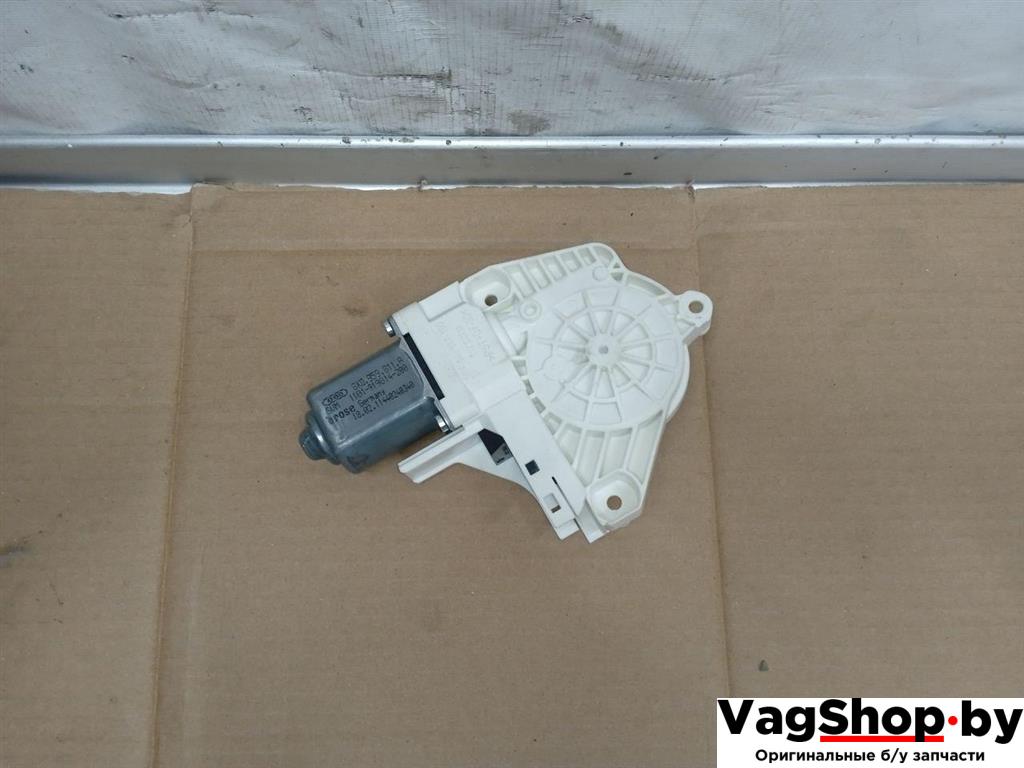 моторчик стеклоподъемника задний левый Audi Q5 8R 2011, 2.0 л., TDi, CJC, дизель, МКПП, серебро, внедорожник 5 дв., полный привод, 8K0959811A - фото №1