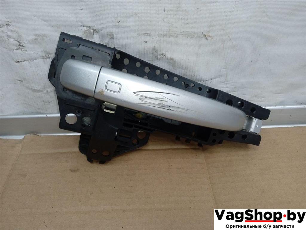 ручка наружная задняя правая Audi Q5 8R 2011, 2.0 л., TDi, CJC, дизель, МКПП, серебро, внедорожник 5 дв., полный привод, 8T0837886B - фото №1