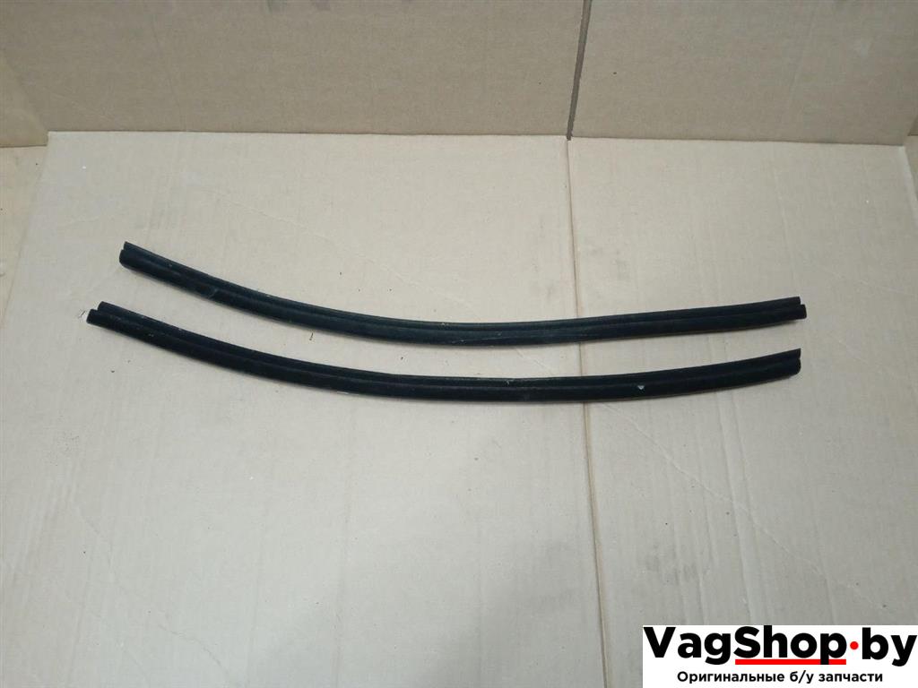 уплотнитель Audi Q5 8R 2011, 2.0 л., TDi, CJC, дизель, МКПП, серебро, внедорожник 5 дв., полный привод, 8R0837479B, 8R0837480B - фото №1