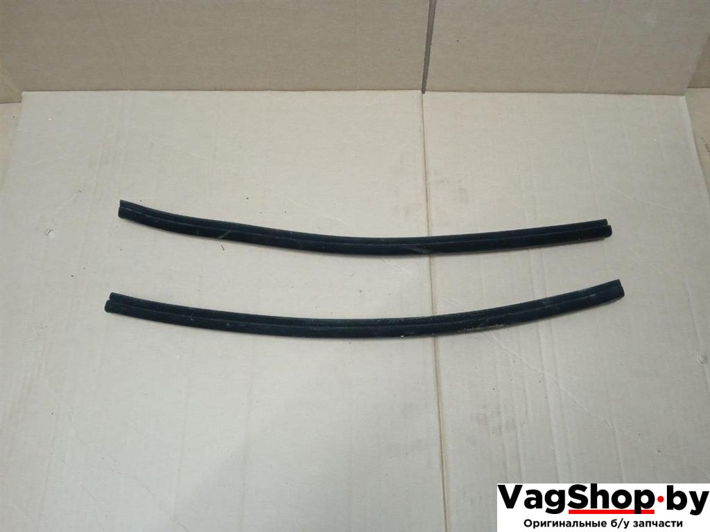 уплотнитель Audi Q5 8R 2011, 2.0 л., TDi, CJC, дизель, МКПП, серебро, внедорожник 5 дв., полный привод, 8R0839479B, 8R0839480B - фото №1