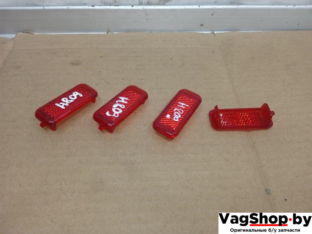 катафот Audi Q5 8R 2011, 2.0 л., TDi, CJC, дизель, МКПП, серебро, внедорожник 5 дв., полный привод, 8P0947412 - фото №1