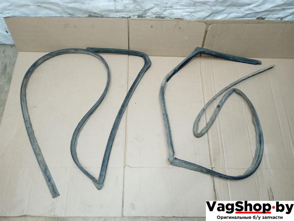 уплотнитель Audi Q5 8R 2011, 2.0 л., TDi, CJC, дизель, МКПП, серебро, внедорожник 5 дв., полный привод, 8R0839119F, 8R0839120F - фото №1