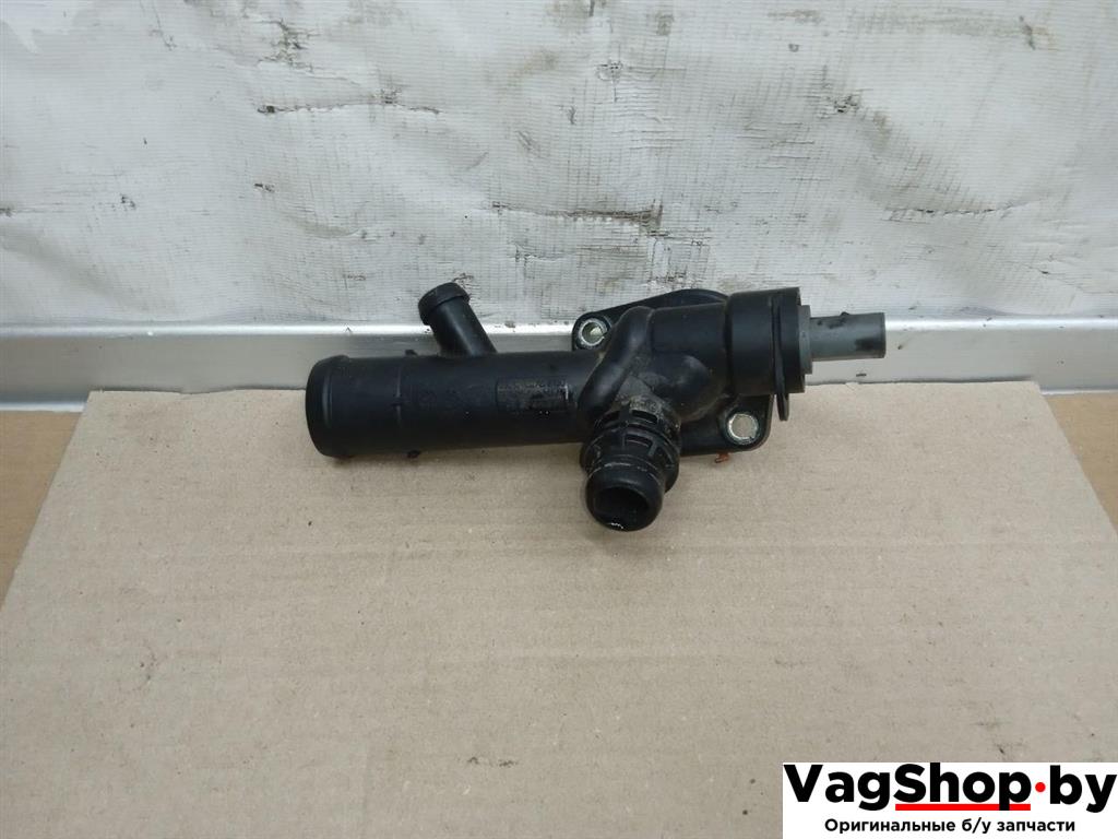 фланец (тройник) системы охлаждения Audi Q5 8R 2011, 2.0 л., TDi, CJC, дизель, МКПП, серебро, внедорожник 5 дв., полный привод, 03L121132AC - фото №1