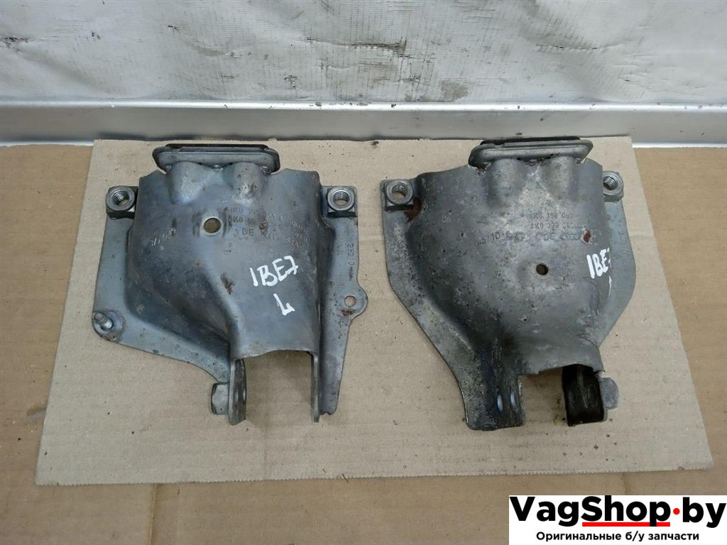 кронштейн двигателя Audi A4 B8/8K 2010, 2.7 л., TDi, CGK, дизель, МКПП, белый, седан, передний привод, 8K0399060, 8K0399059A - фото №1