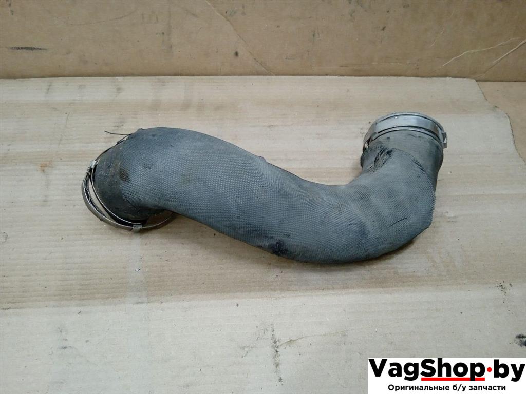 патрубок интеркулера Audi A5 8T 2007, 3.0 л., TDi, CAP, дизель, МКПП, белый, купе, полный привод, 8K0145709E - фото №1