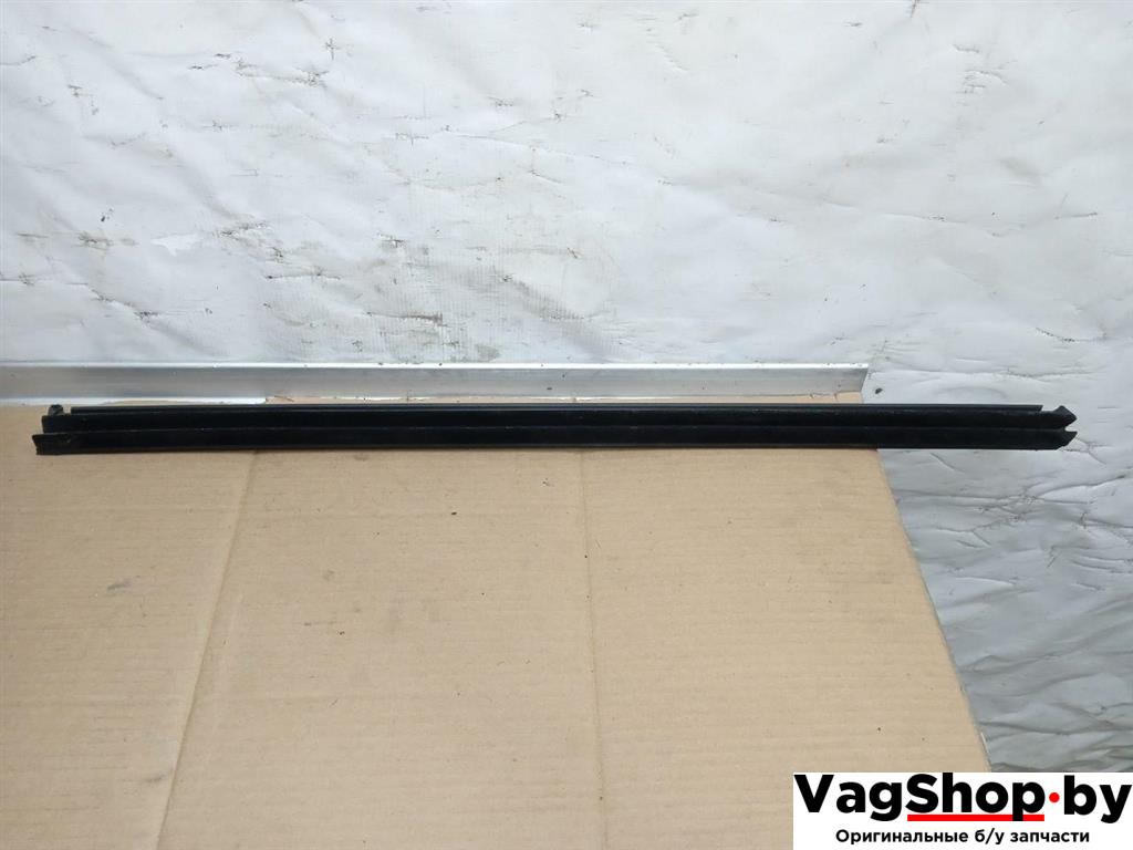 уплотнитель Volkswagen Tiguan 1 поколение 2010, 2.0 л., TDi, CFF, дизель, МКПП, черный, внедорожник 5 дв., передний привод, 5N0837479 - фото №1