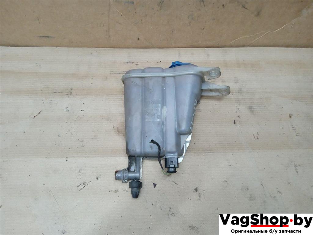бачок расширительный Audi A5 8T 2007, 3.0 л., TDi, CAP, дизель, МКПП, белый, купе, полный привод, 8K0121405A - фото №1