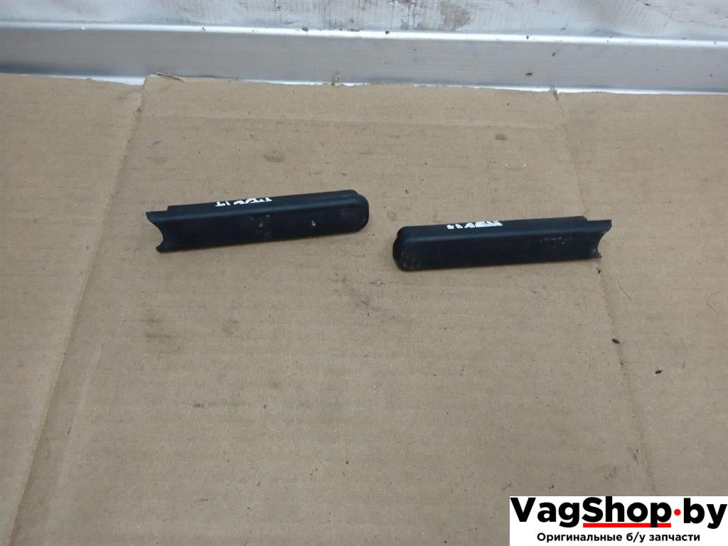 заглушка Audi A5 8T 2007, 3.0 л., TDi, CAP, дизель, МКПП, белый, купе, полный привод, 8T0827797 - фото №1