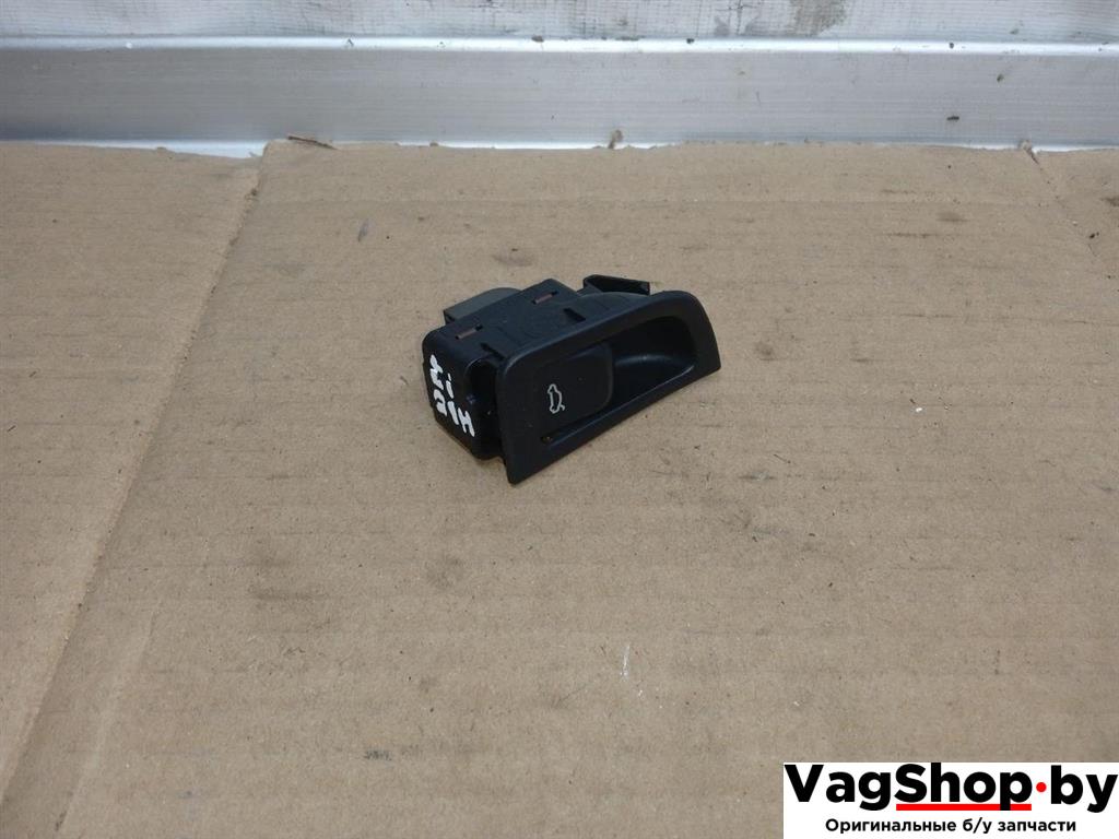 кнопка открытия багажника Audi A5 8T 2007, 3.0 л., TDi, CAP, дизель, МКПП, белый, купе, полный привод, 8K0959831, 8T1959829 - фото №1