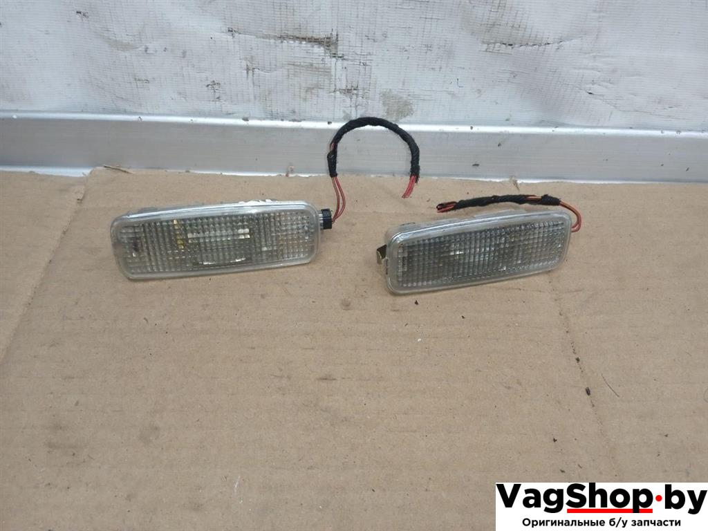 фонарь салона (плафон) Audi A5 8T 2007, 3.0 л., TDi, CAP, дизель, МКПП, белый, купе, полный привод, 4E0947105 - фото №1