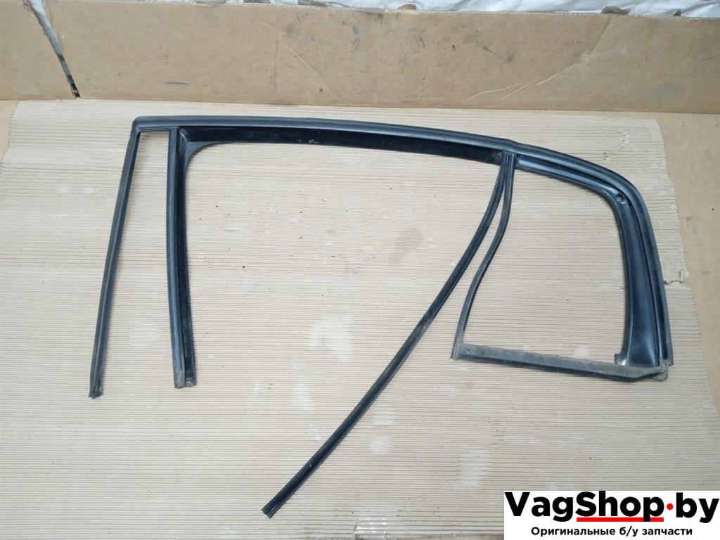 направляющая стекла Volkswagen Golf Plus 1 поколение 2006, 1.9 л., TDi, BLS, дизель, МКПП, серый, хетчбэк 5 дв., передний привод, 5M0845211F - фото №1