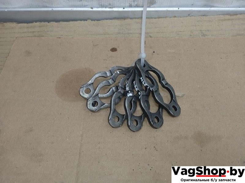 крепление форсунки Audi A5 8T 2007, 3.0 л., TDi, CAP, дизель, МКПП, белый, купе, полный привод, 059130216C - фото №1