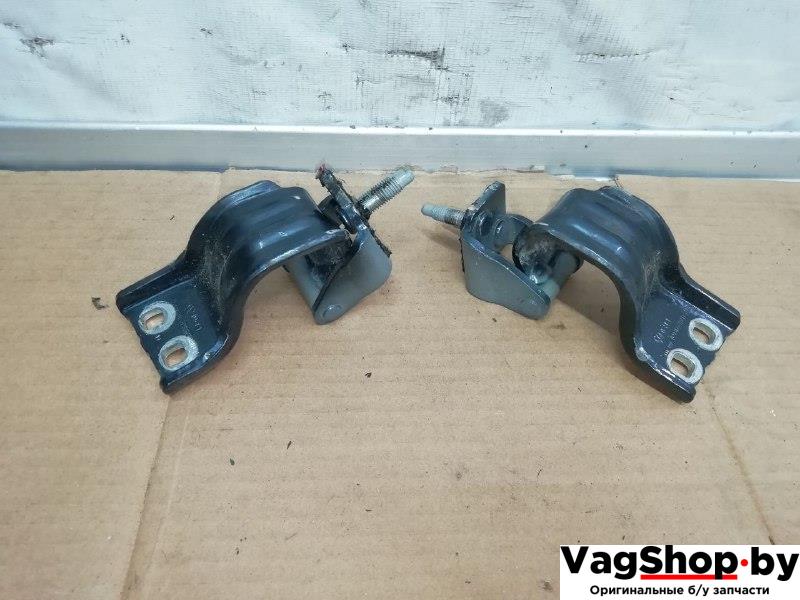 петля крышки багажника Volkswagen Passat B7 2011, 2.0 л., TDi, CFF, дизель, АКПП, синий, универсал, передний привод, 3C9827301D, 3C9827302D - фото №1