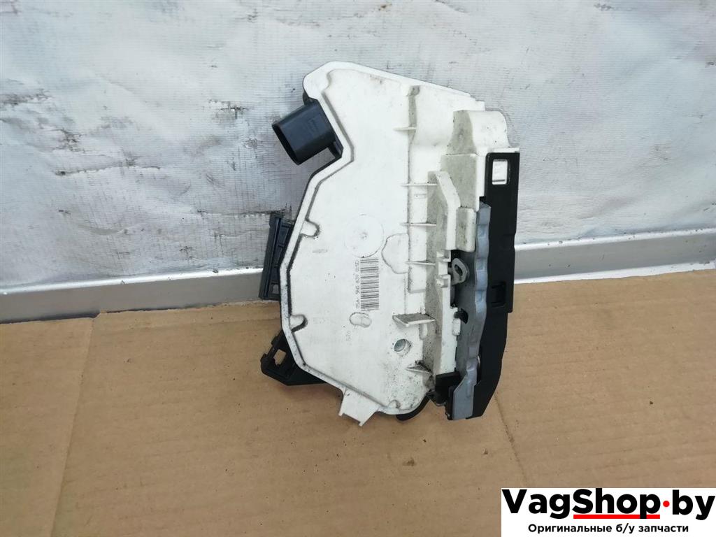 замок двери задней левой Volkswagen Tiguan 1 поколение 2010, 2.0 л., TDi, CFG, дизель, МКПП, серебро, внедорожник 5 дв., полный привод, 5N0839015D - фото №1