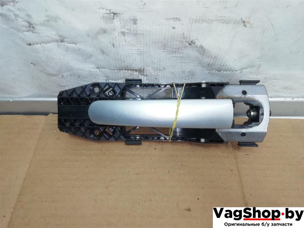 ручка наружная передняя левая Volkswagen Tiguan 1 поколение 2010, 2.0 л., TDi, CFG, дизель, МКПП, серебро, внедорожник 5 дв., полный привод, 5N0837885H - фото №1