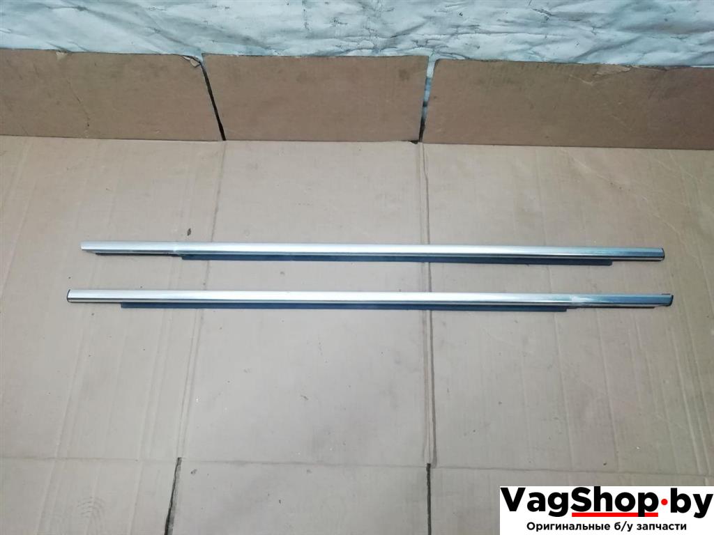 уплотнитель Volkswagen Tiguan 1 поколение 2010, 2.0 л., TDi, CFG, дизель, МКПП, серебро, внедорожник 5 дв., полный привод, 5N0837475E, 5N0837476E - фото №1