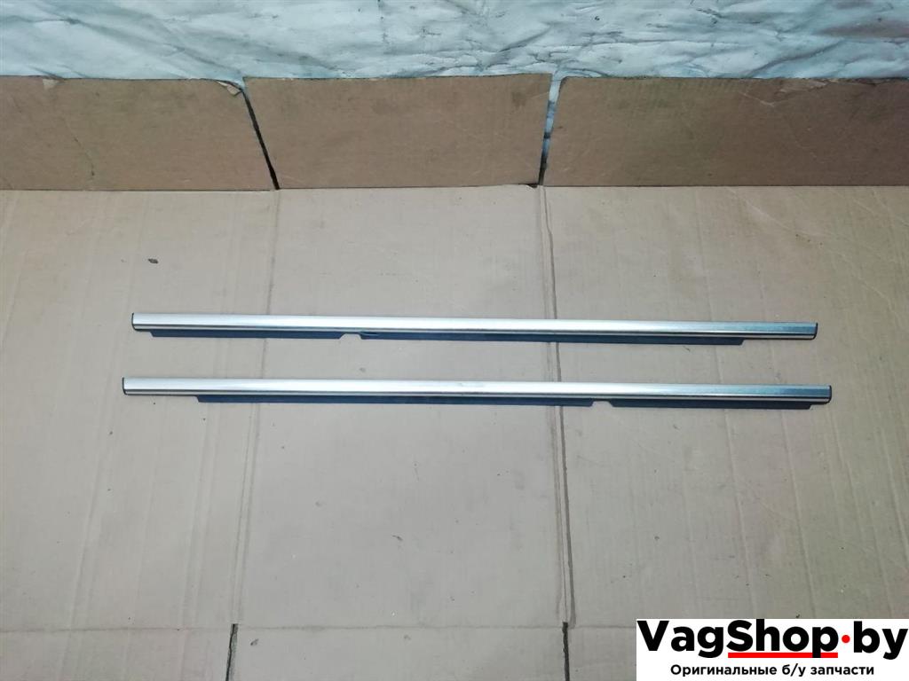 уплотнитель Volkswagen Tiguan 1 поколение 2010, 2.0 л., TDi, CFG, дизель, МКПП, серебро, внедорожник 5 дв., полный привод, 5N0839475D, 5N0839476D - фото №1