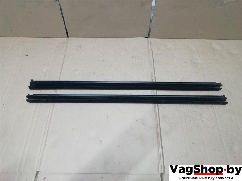 уплотнитель Volkswagen Tiguan 1 поколение 2010, 2.0 л., TDi, CFG, дизель, МКПП, серебро, внедорожник 5 дв., полный привод, 5N0837479, 5N0837480 - фото №1