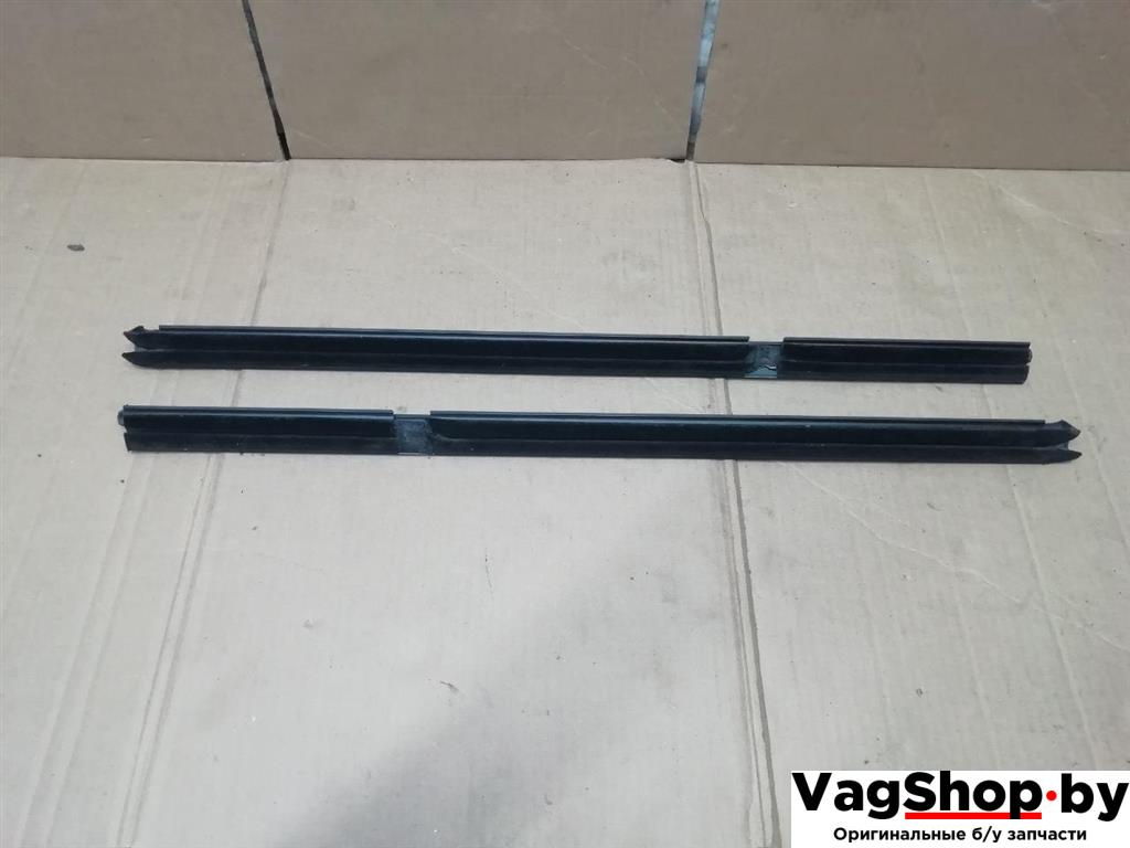 уплотнитель Volkswagen Tiguan 1 поколение 2010, 2.0 л., TDi, CFG, дизель, МКПП, серебро, внедорожник 5 дв., полный привод, 5N0839479A, 5N0839480A - фото №1