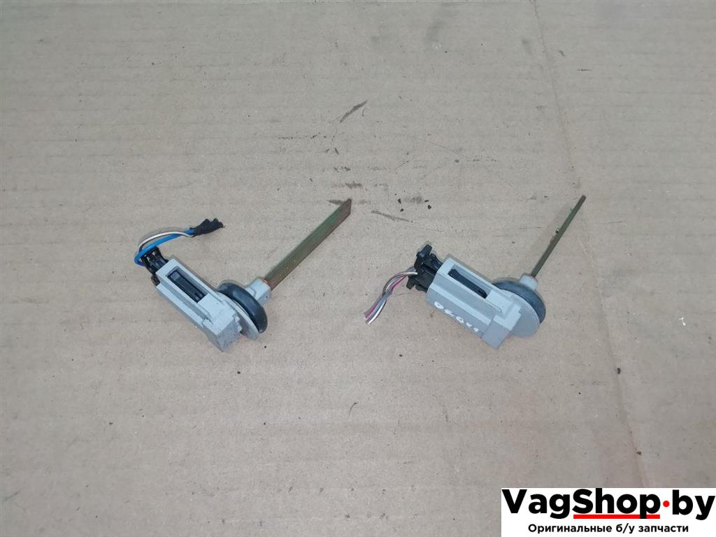 датчик температуры Volkswagen Passat B7 2011, 2.0 л., TDi, CFF, дизель, АКПП, синий, универсал, передний привод, 4B0820539 - фото №1