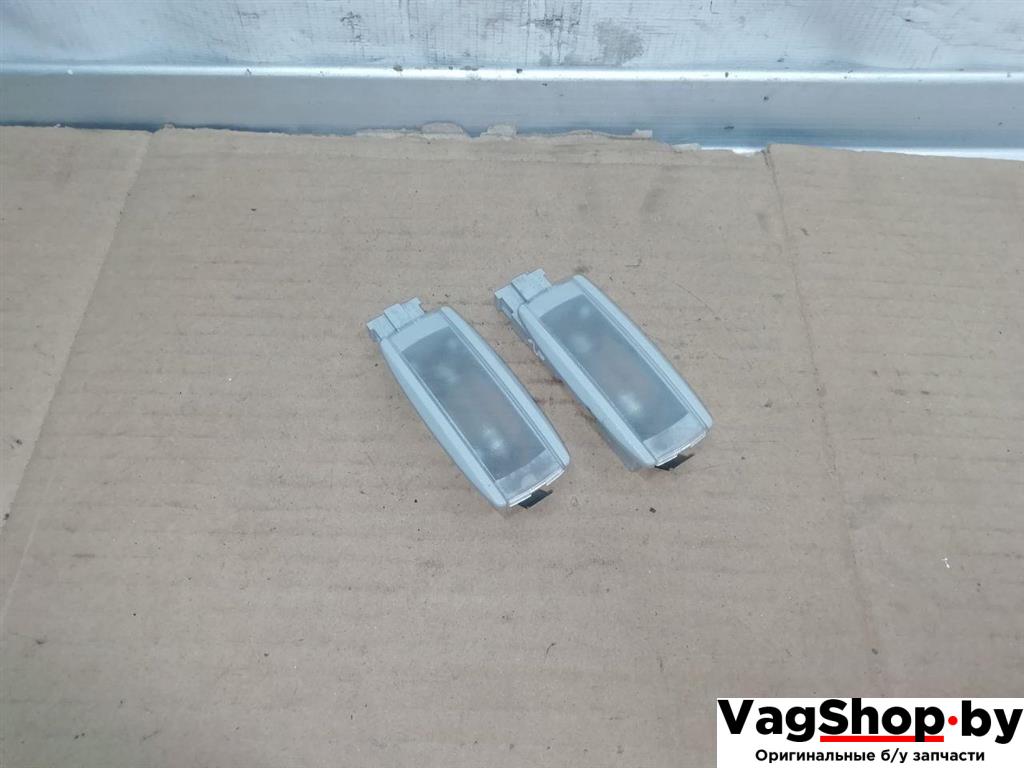 фонарь салона (плафон) Volkswagen Tiguan 1 поколение 2010, 2.0 л., TDi, CFG, дизель, МКПП, серебро, внедорожник 5 дв., полный привод, 1K0947109 - фото №1