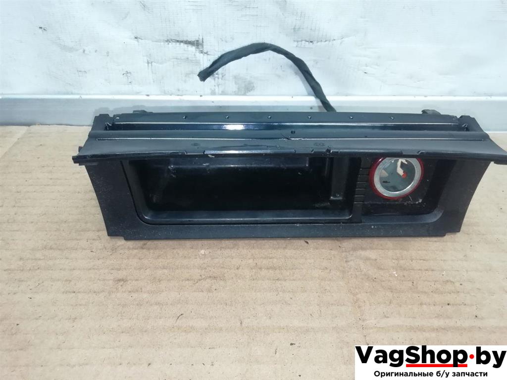 пепельница Volkswagen Passat B7 2011, 2.0 л., TDi, CFF, дизель, АКПП, синий, универсал, передний привод, 3C0863284K - фото №1