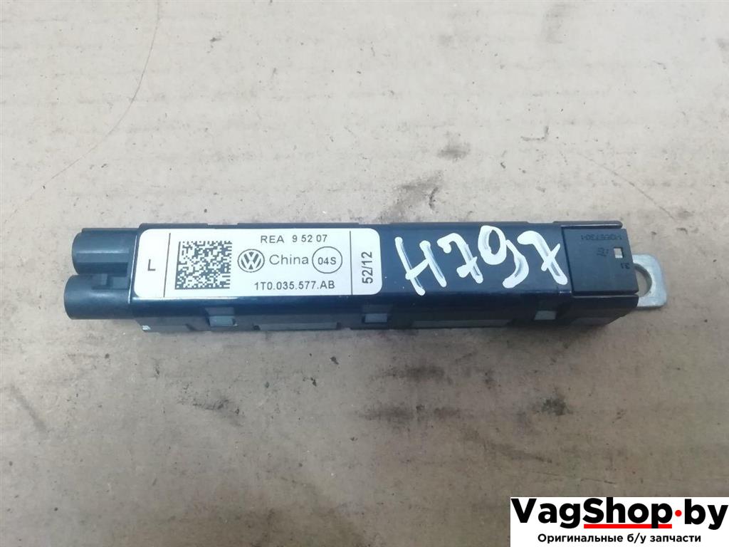 усилитель антенны Volkswagen Touran 2 2013, 2.0 л., TDi, CFH, дизель, МКПП, синий, минивэн, передний привод, 1T0035577AB - фото №1
