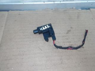 выключатель концевой (концевик) Volkswagen Tiguan 1 поколение 2010, 2.0 л., TDi, CFG, дизель, МКПП, серебро, внедорожник 5 дв., полный привод, 1J0947561