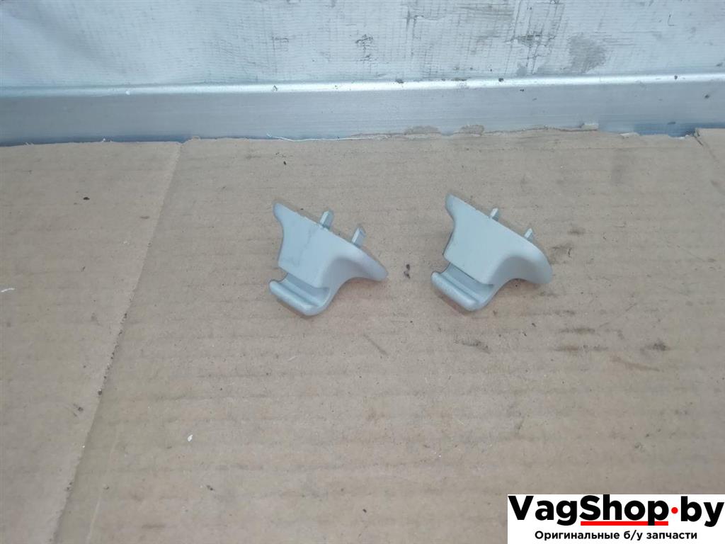 Крепление (крючок) солнцезащитного козырька Volkswagen Tiguan 1 поколение 2010, 2.0 л., TDi, CFG, дизель, МКПП, серебро, внедорожник 5 дв., полный привод, 1K0857561B - фото №1