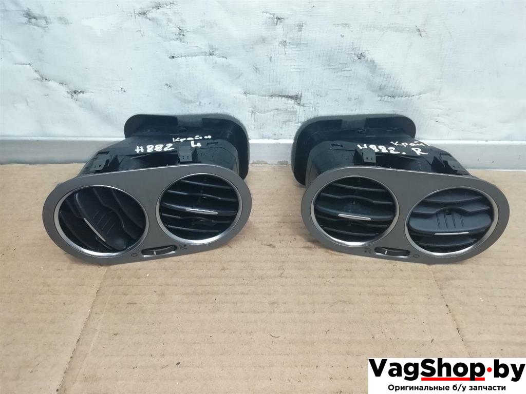 дефлектор обдува салона Volkswagen Tiguan 1 поколение 2010, 2.0 л., TDi, CFG, дизель, МКПП, серебро, внедорожник 5 дв., полный привод, 5N0819703A, 5N0819704A - фото №1