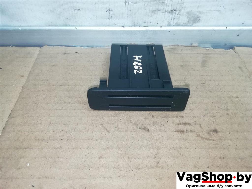 бардачок Volkswagen Tiguan 1 поколение 2010, 2.0 л., TDi, CFG, дизель, МКПП, серебро, внедорожник 5 дв., полный привод, 5M0858373D - фото №1